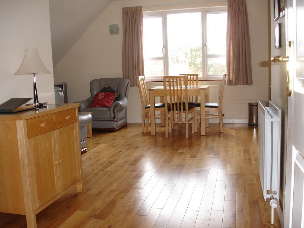 Country Garden House Holiday Homes Баллимони Номер фото